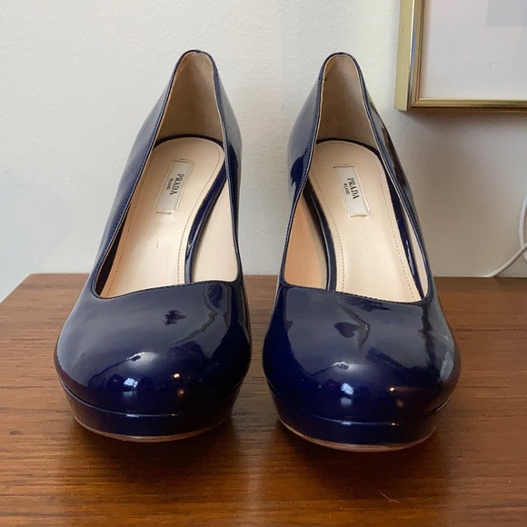 Prada 4” blue patent leather pump - Picture 3 of 6